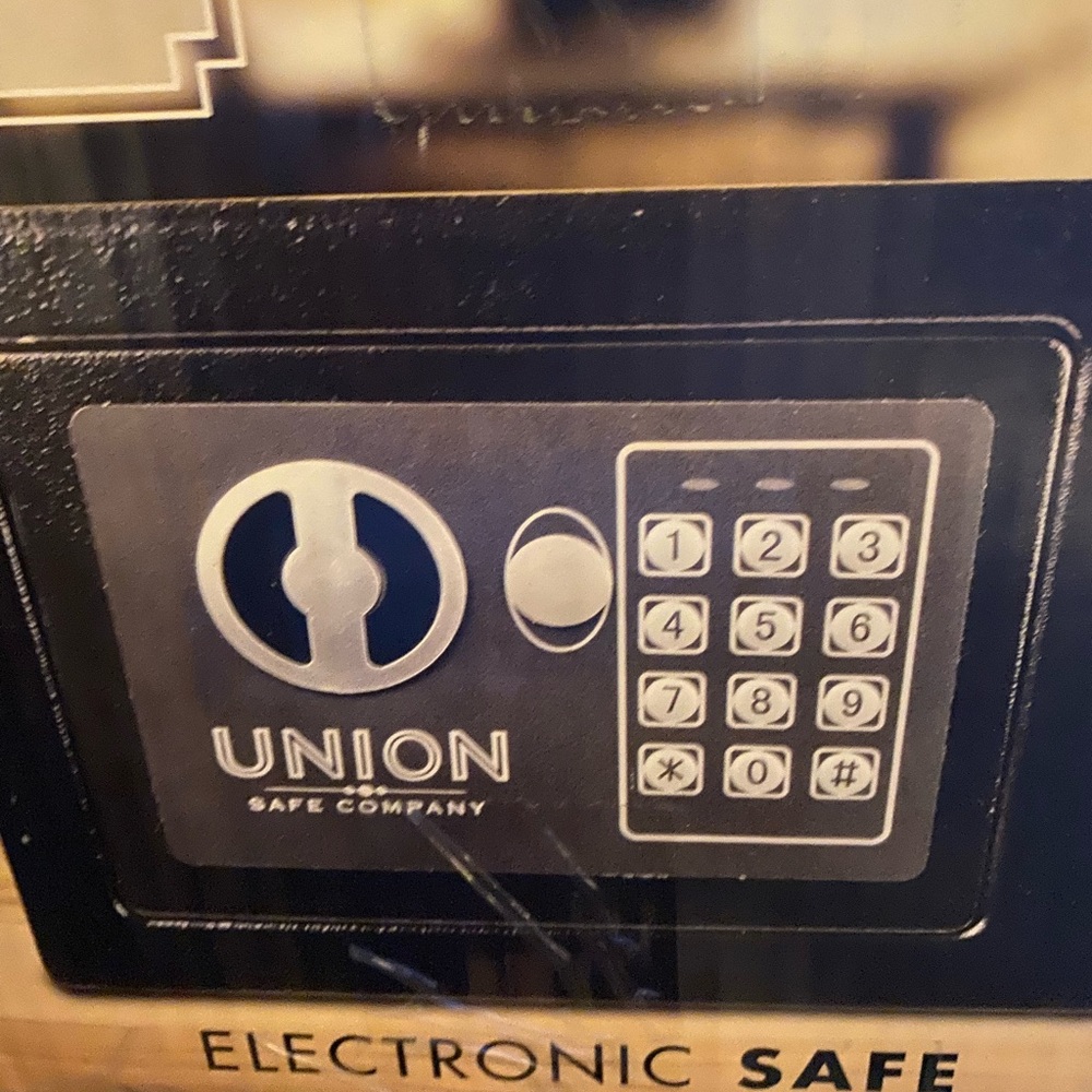 Electronic Safe - Picture 2 of 3